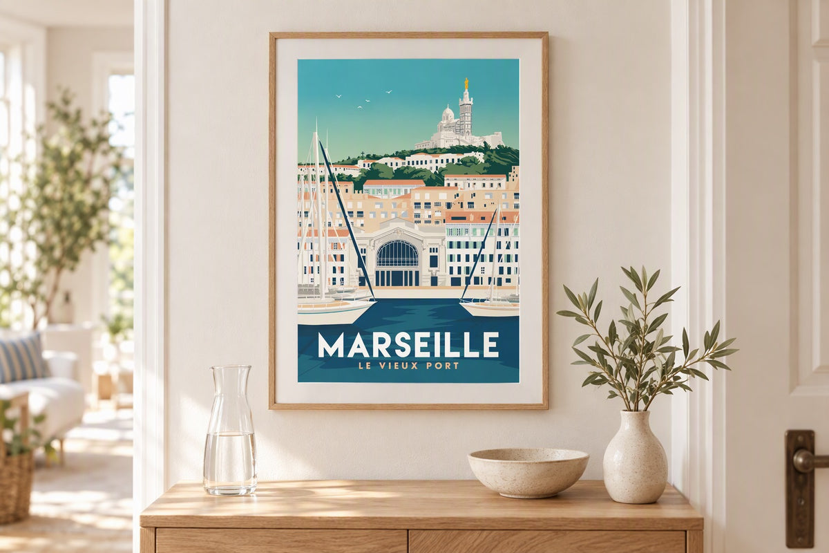 Affiche Marseille Vieux Port encadrée au-dessus d'une console en bois clair dans une entrée