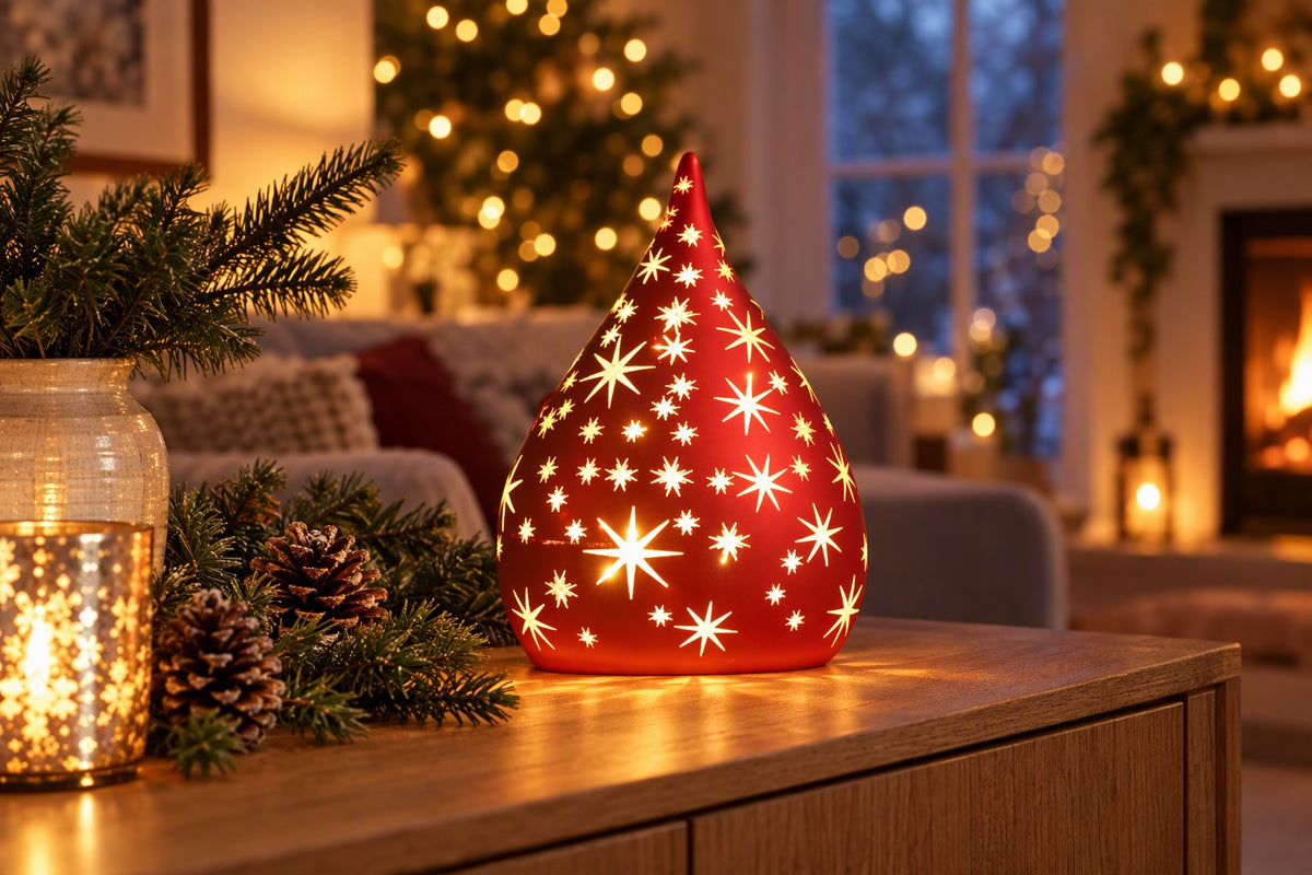 Goutte lumineuse LED rouge percée d'étoiles allumée sur un buffet