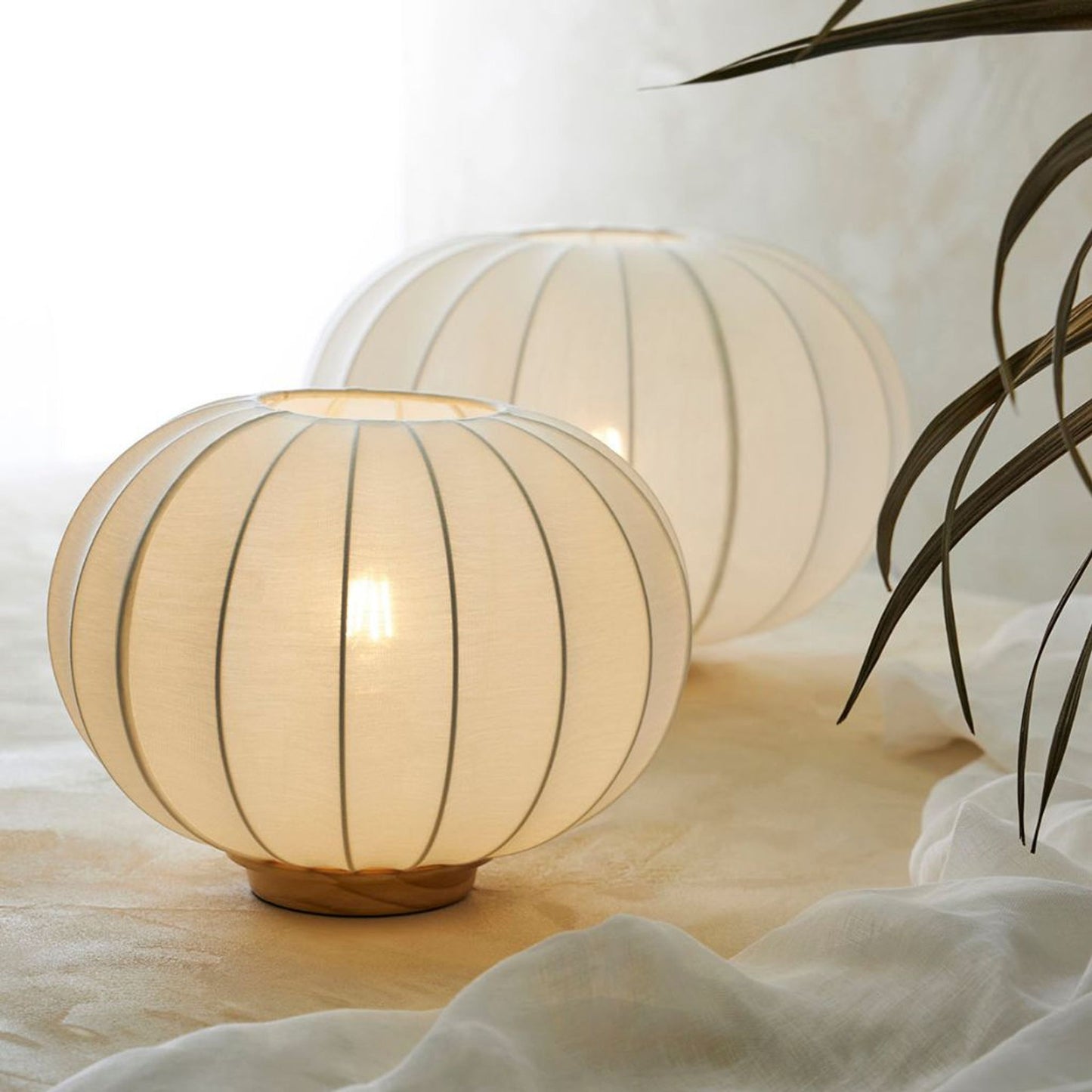 Lampe en sapin et coton écru
