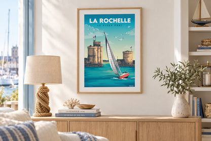 Affiche La Rochelle Vieux Port encadrée au-dessus d'un buffet en bois clair dans un salon marin
