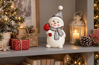 Bonhomme de neige sac PM blanc et gris dans une décoration de Noël